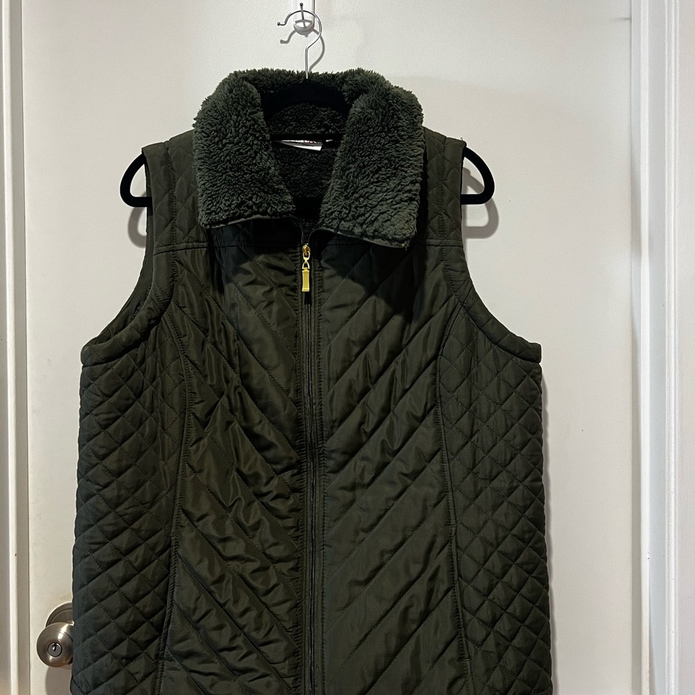 🛍️ Olive Quilted Women's Vest with Plush Collar